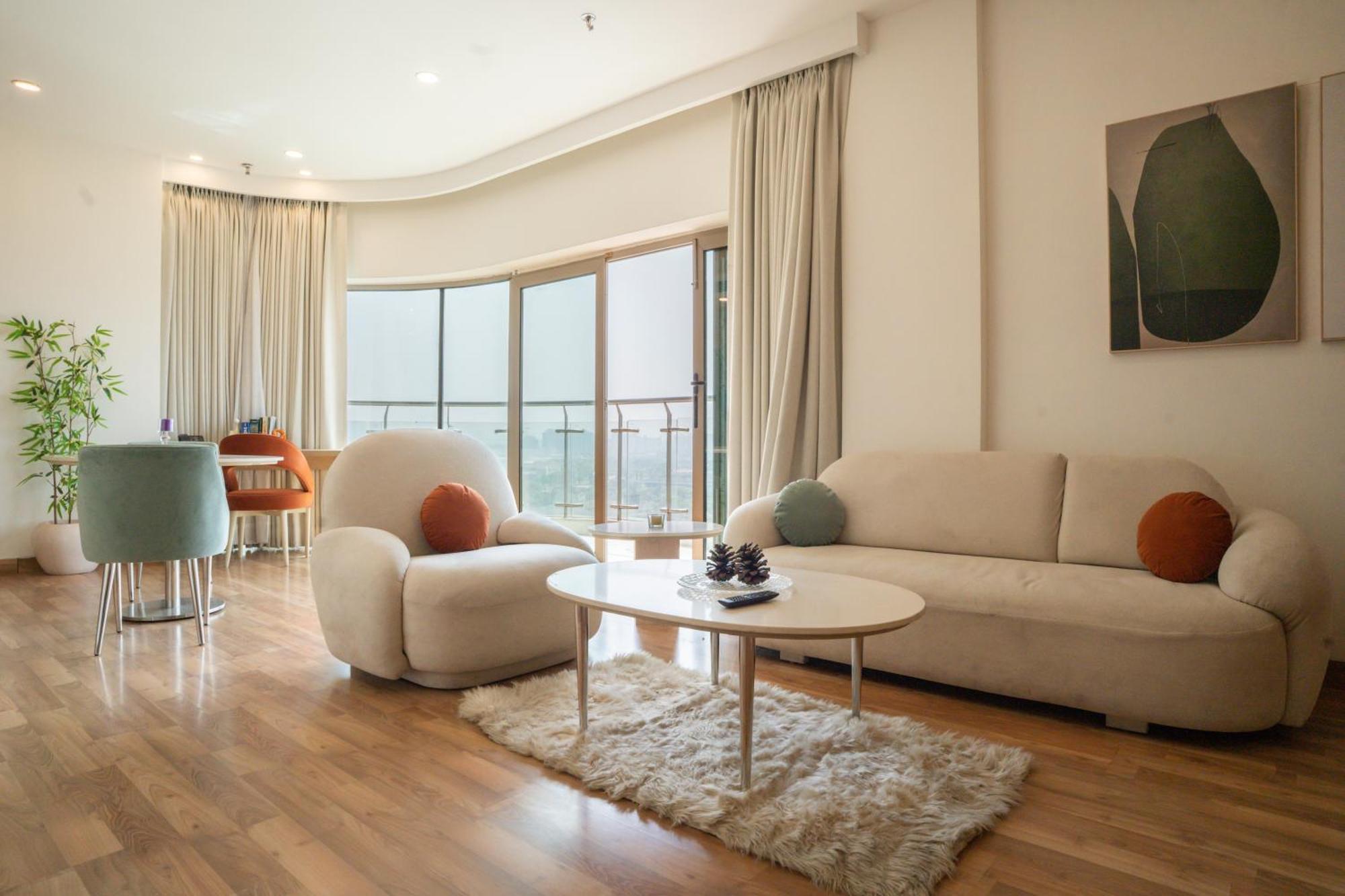 Ar Suites Klj Square Gurgáon Kültér fotó
