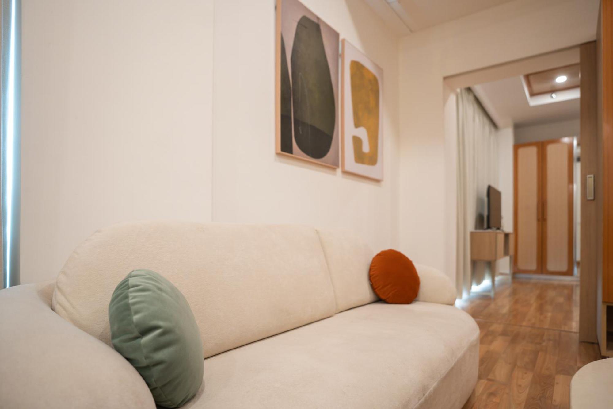 Ar Suites Klj Square Gurgáon Kültér fotó