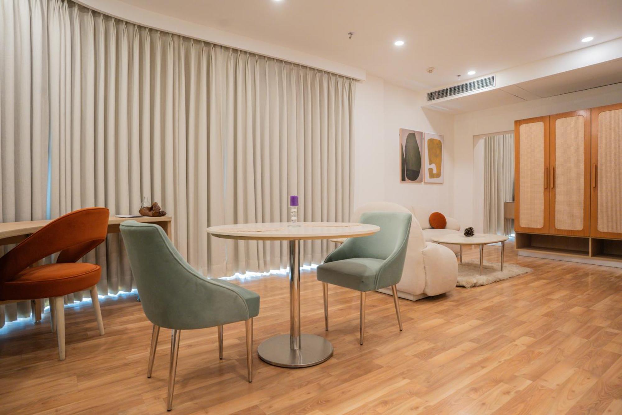 Ar Suites Klj Square Gurgáon Kültér fotó