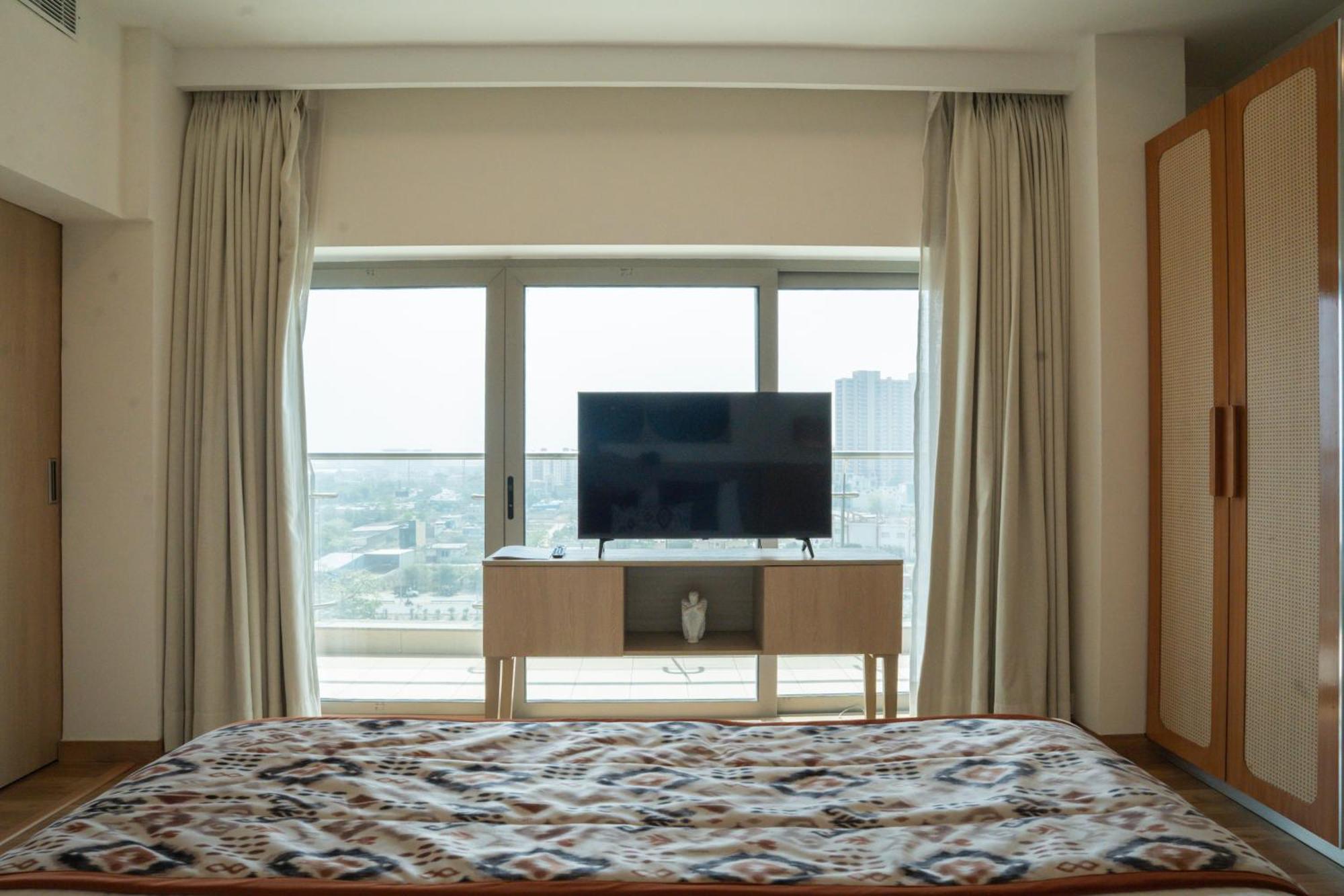 Ar Suites Klj Square Gurgáon Kültér fotó