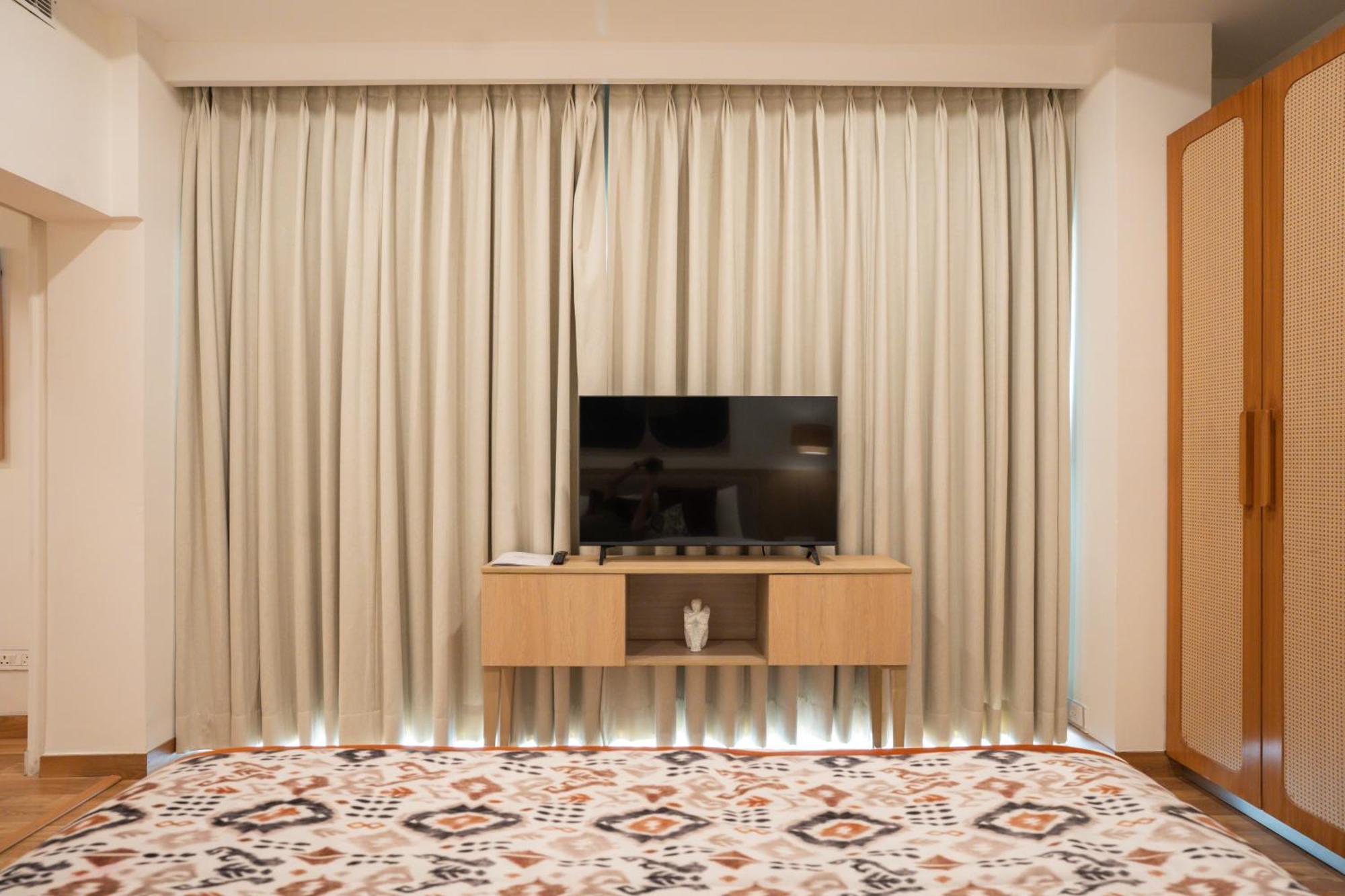 Ar Suites Klj Square Gurgáon Kültér fotó