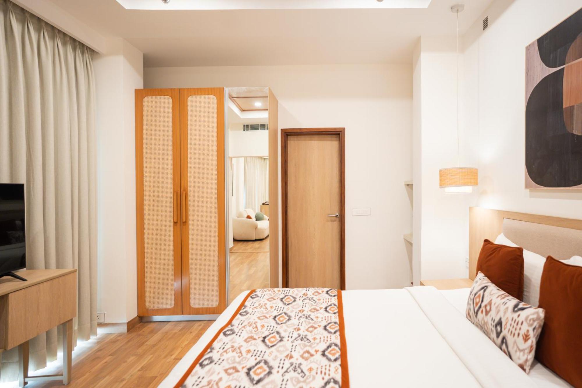 Ar Suites Klj Square Gurgáon Kültér fotó