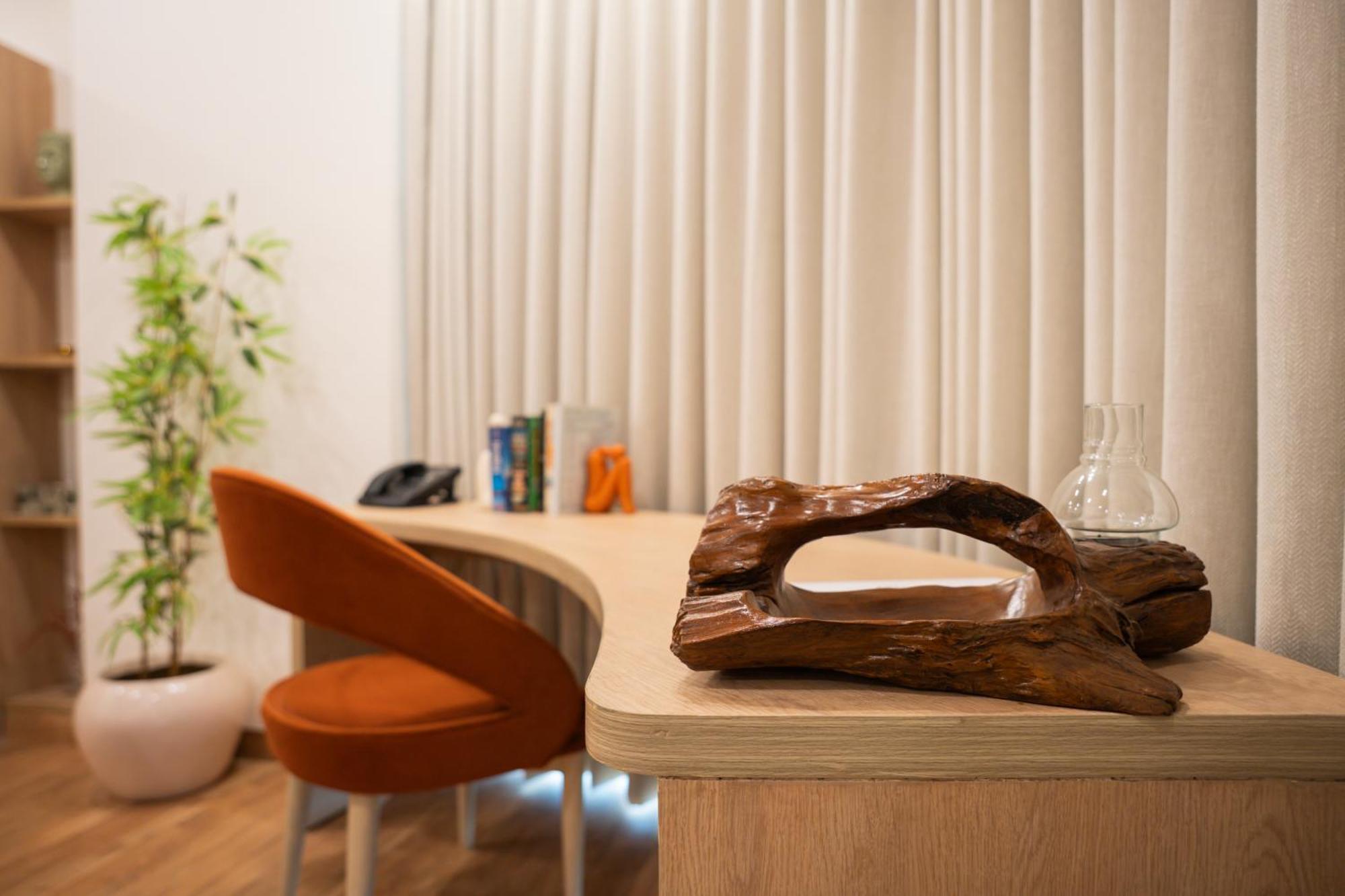 Ar Suites Klj Square Gurgáon Kültér fotó
