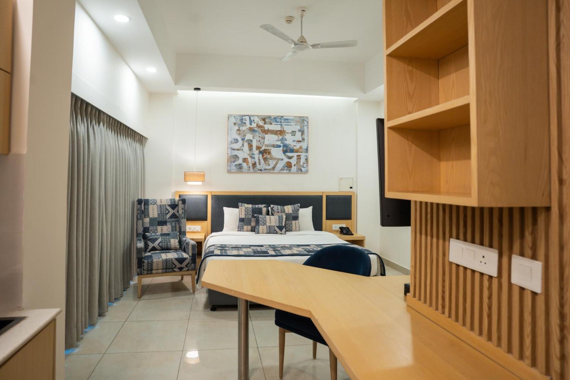 Ar Suites Klj Square Gurgáon Kültér fotó