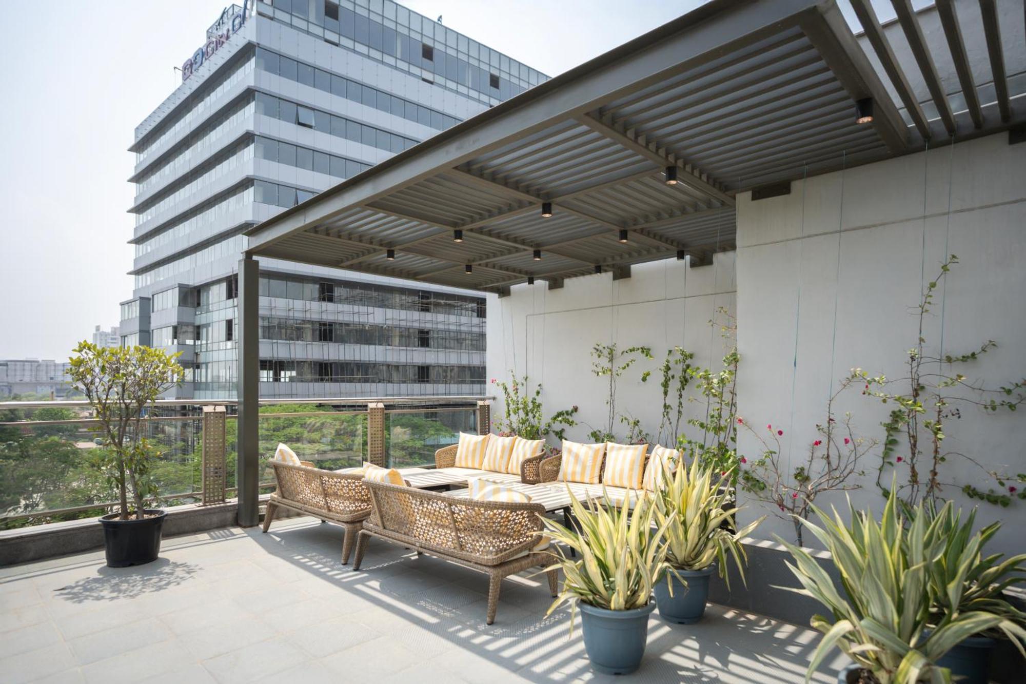 Ar Suites Klj Square Gurgáon Kültér fotó