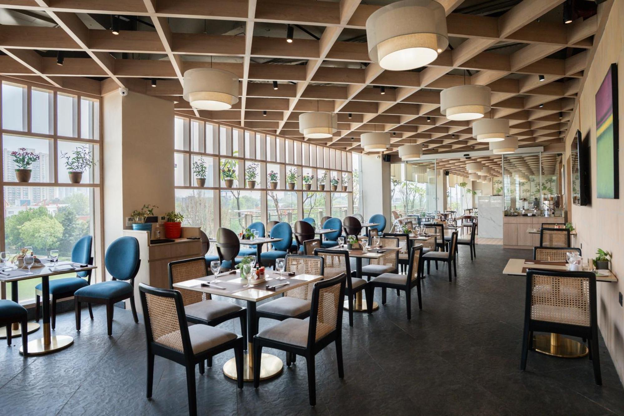 Ar Suites Klj Square Gurgáon Kültér fotó